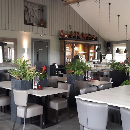 샬레 Camping De Peelpoort 2 *