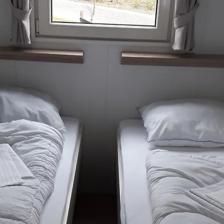 Camping De Peelpoort 2 샬레