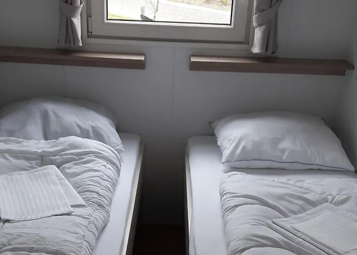 Camping De Peelpoort 2 샬레